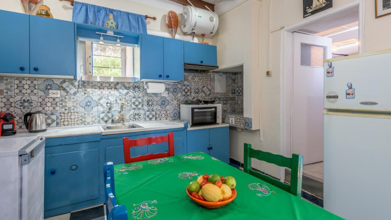 Blue Traditional Boathouse In Klima Klima  Екстер'єр фото